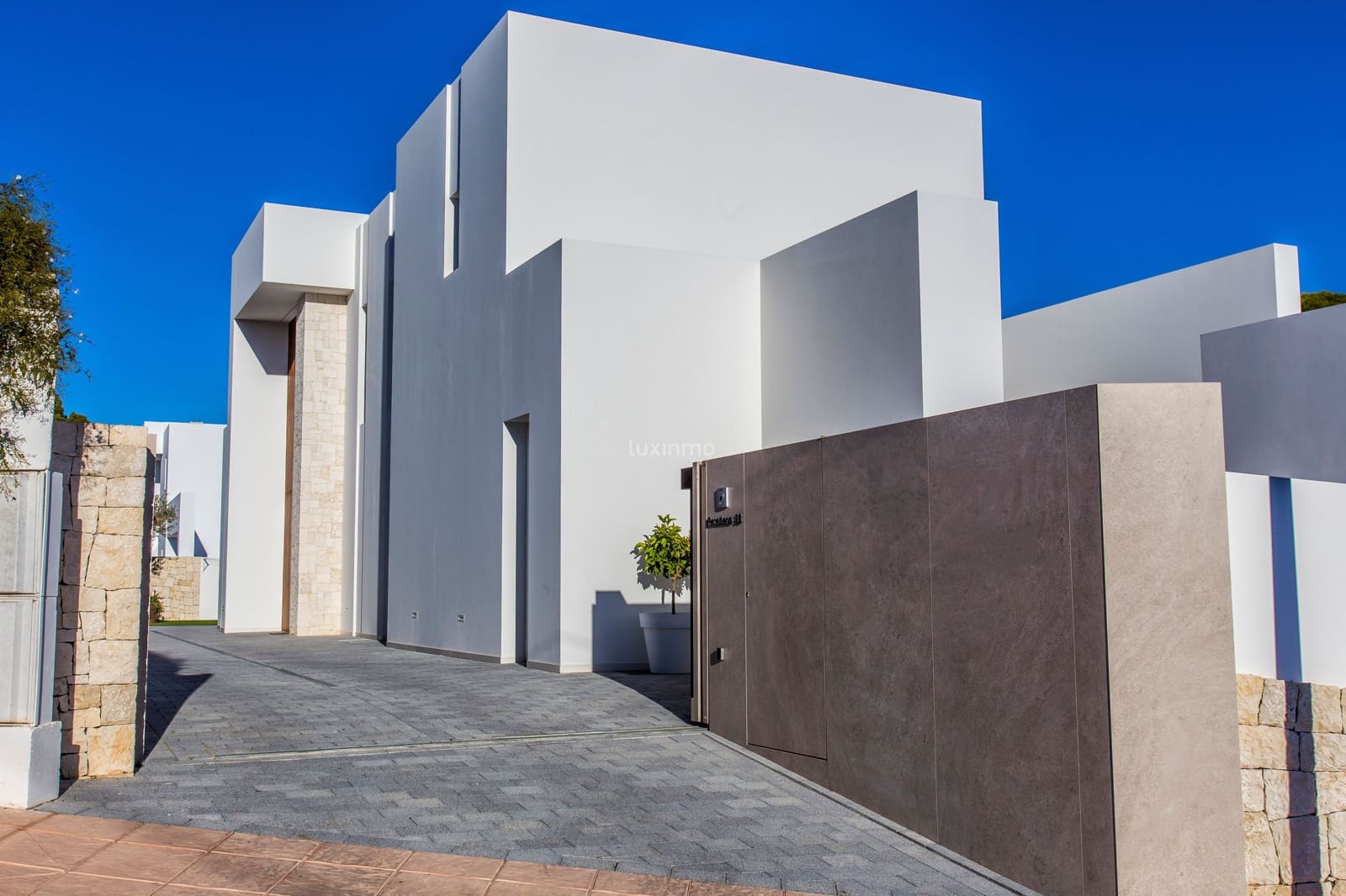 5 soveværelse Villa til salg i Benissa med swimmingpool garage - € 2.595.000 (Ref: 8845304)