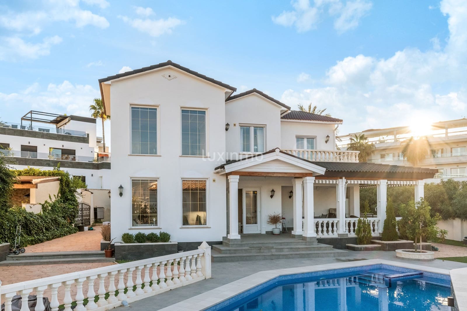 3 soverom Villa til salgs i Alfaz del Pi / L'Alfas del Pi med svømmebasseng garasje - € 1 349 000 (Ref: 8845309)