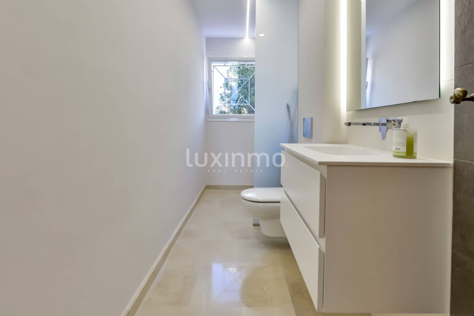 8 bedroom Villa for sale in Altea with pool garage - € 2,650,000 (Ref: 8866265)