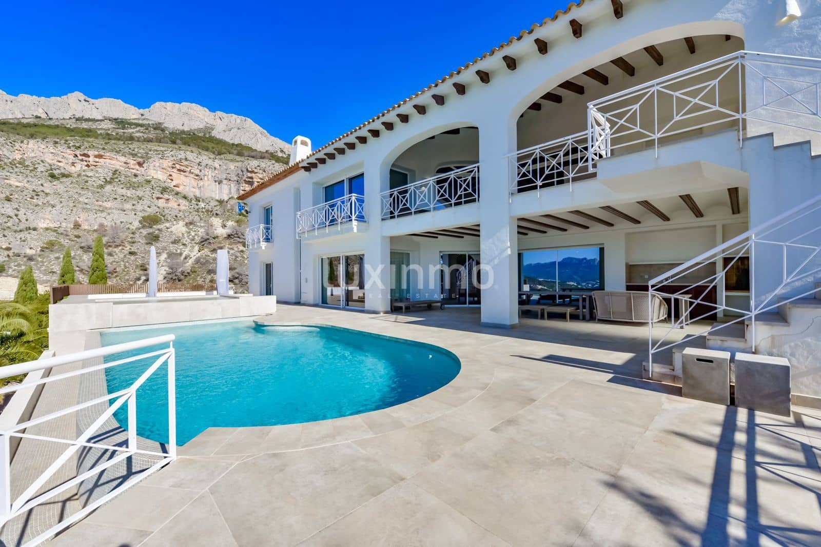 8 bedroom Villa for sale in Altea with pool garage - € 2,650,000 (Ref: 8866265)