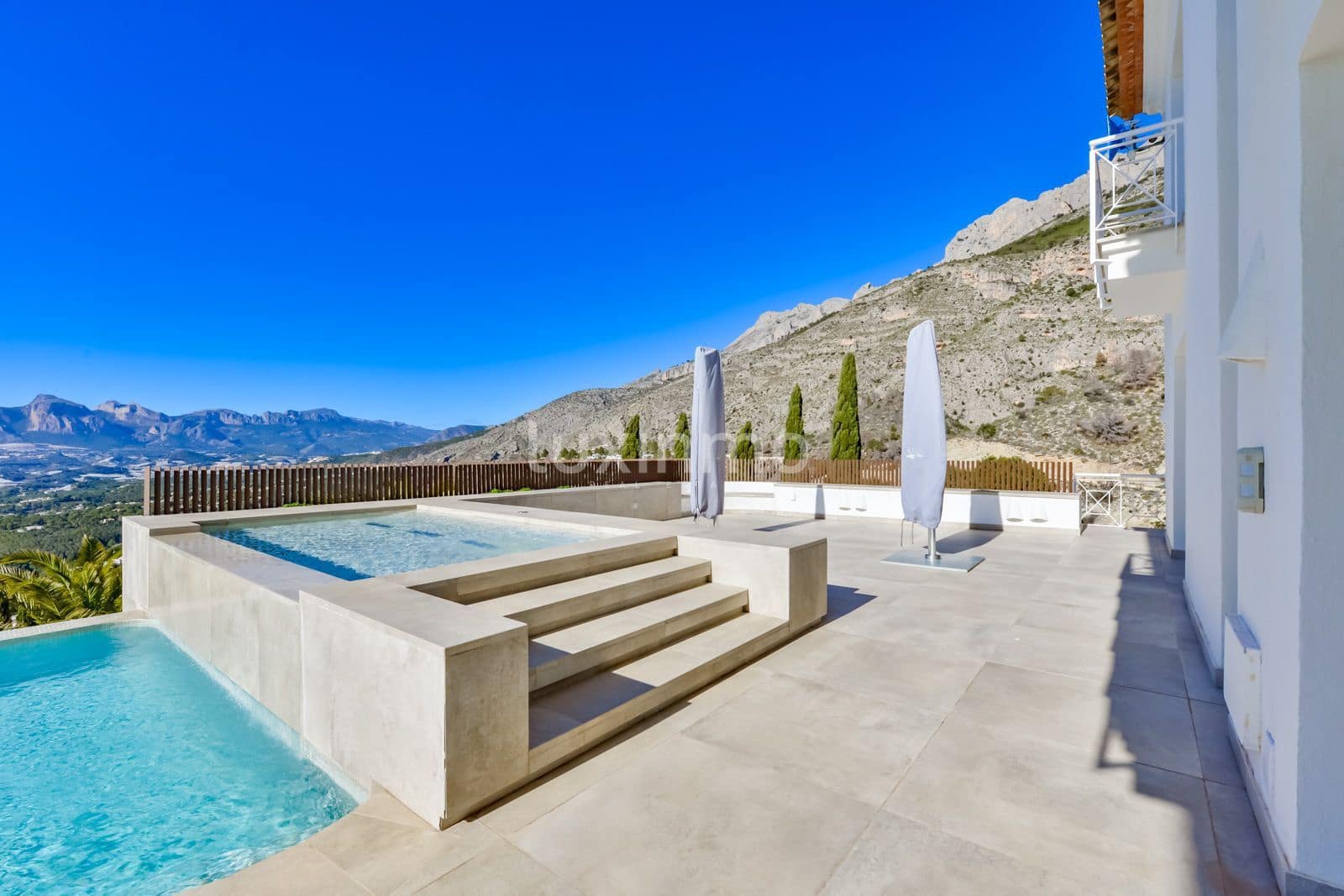 8 bedroom Villa for sale in Altea with pool garage - € 2,650,000 (Ref: 8866265)