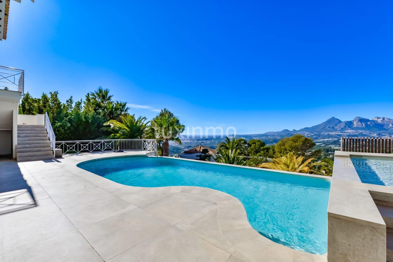 8 bedroom Villa for sale in Altea with pool garage - € 2,650,000 (Ref: 8866265)