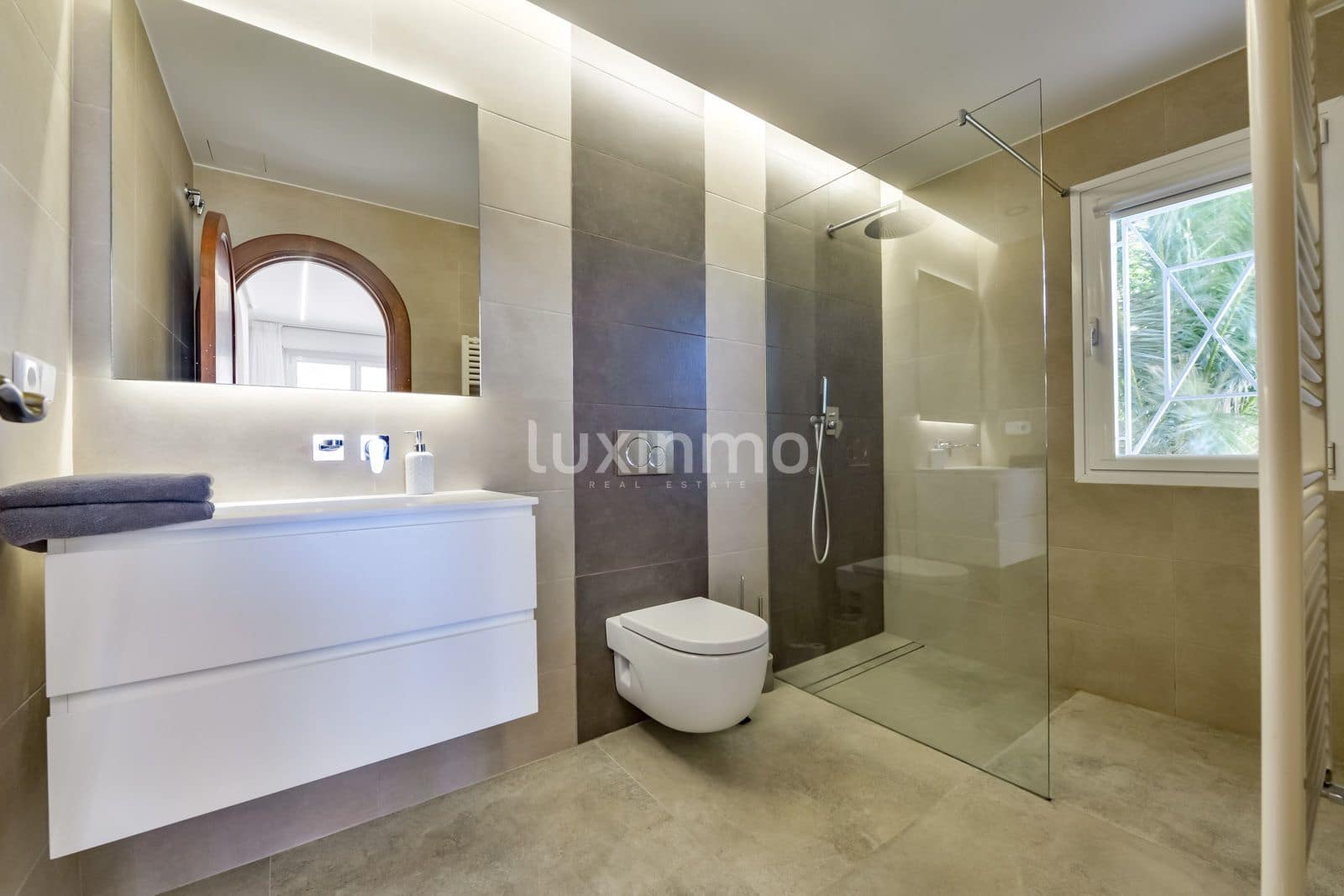 8 bedroom Villa for sale in Altea with pool garage - € 2,650,000 (Ref: 8866265)