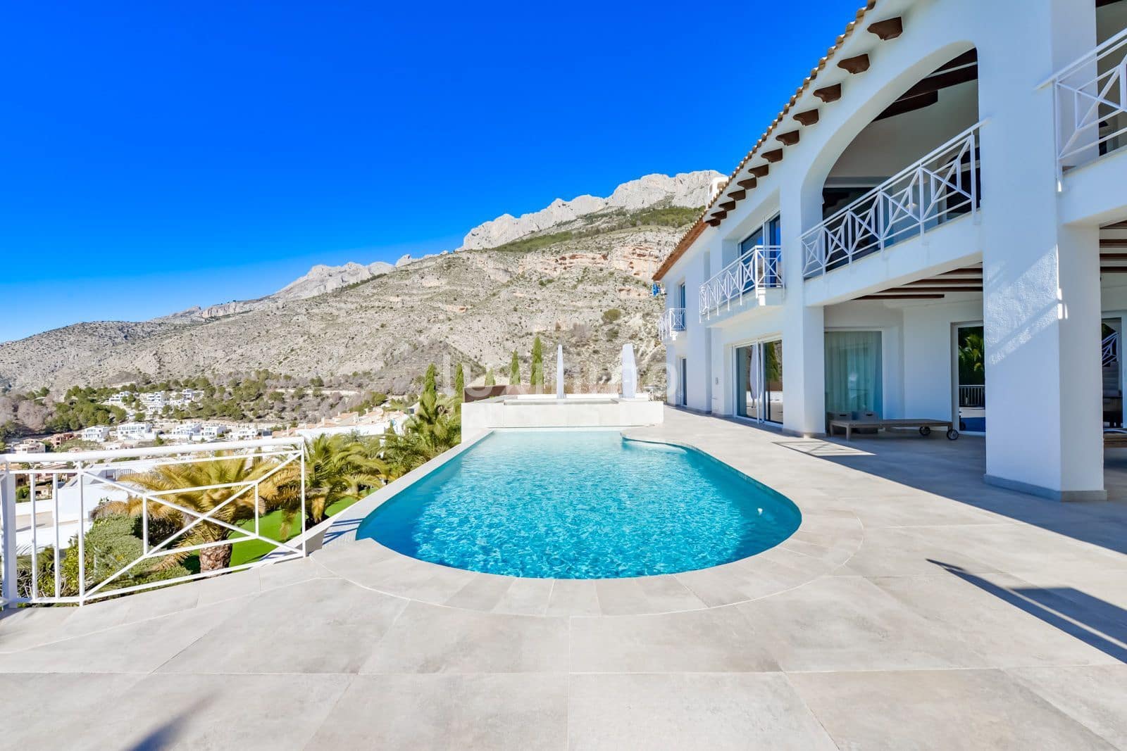 8 bedroom Villa for sale in Altea with pool garage - € 2,650,000 (Ref: 8866265)