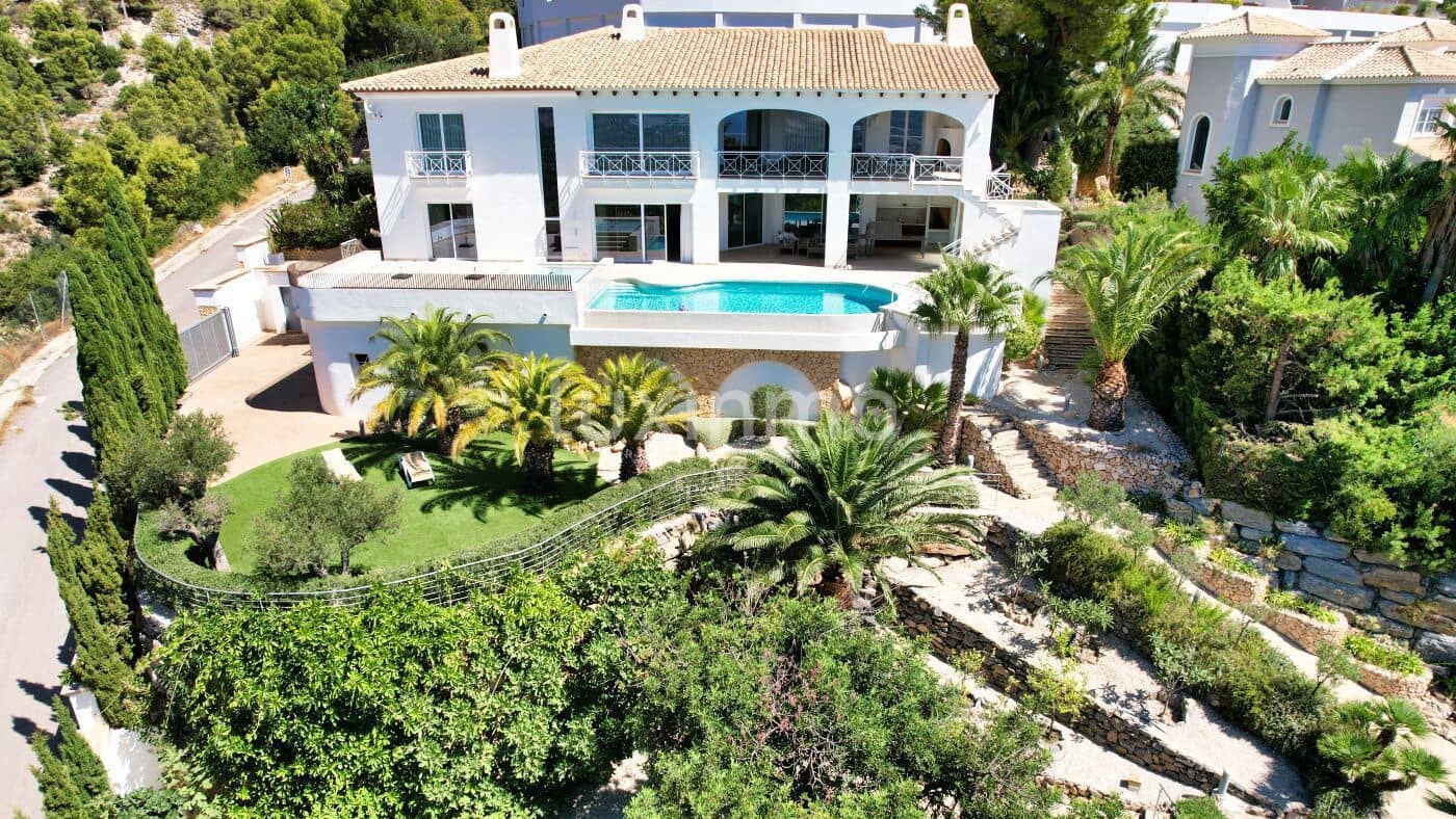 8 bedroom Villa for sale in Altea with pool garage - € 2,650,000 (Ref: 8866265)