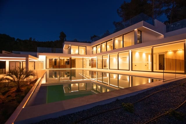 6 bedroom Villa for sale in Sant Antoni de Portmany with pool garage - € 5,750,000 (Ref: 8908156)