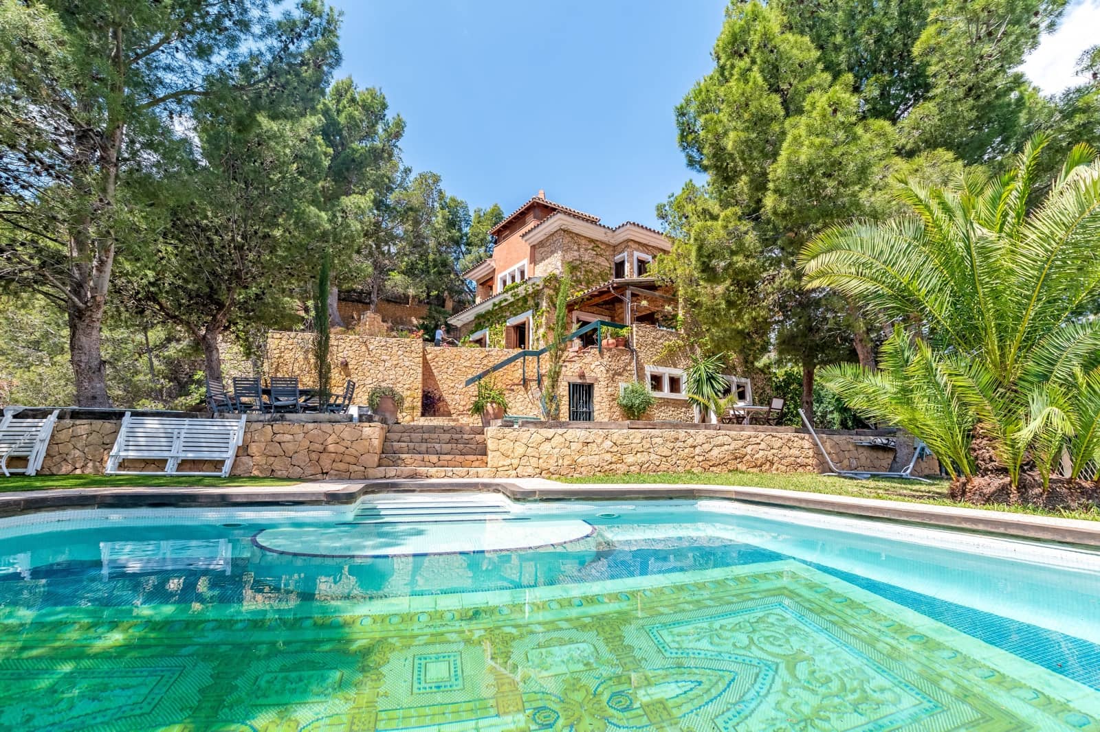 4 bedroom Villa for sale in Altea with pool - € 1,900,000 (Ref: 8983553)