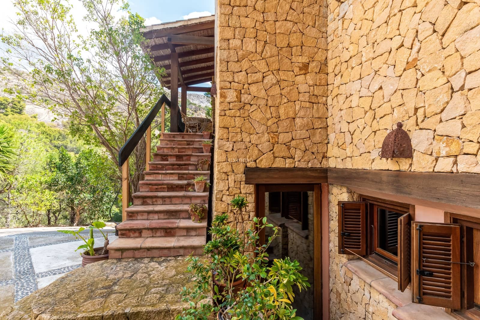 4 bedroom Villa for sale in Altea with pool - € 1,900,000 (Ref: 8983553)