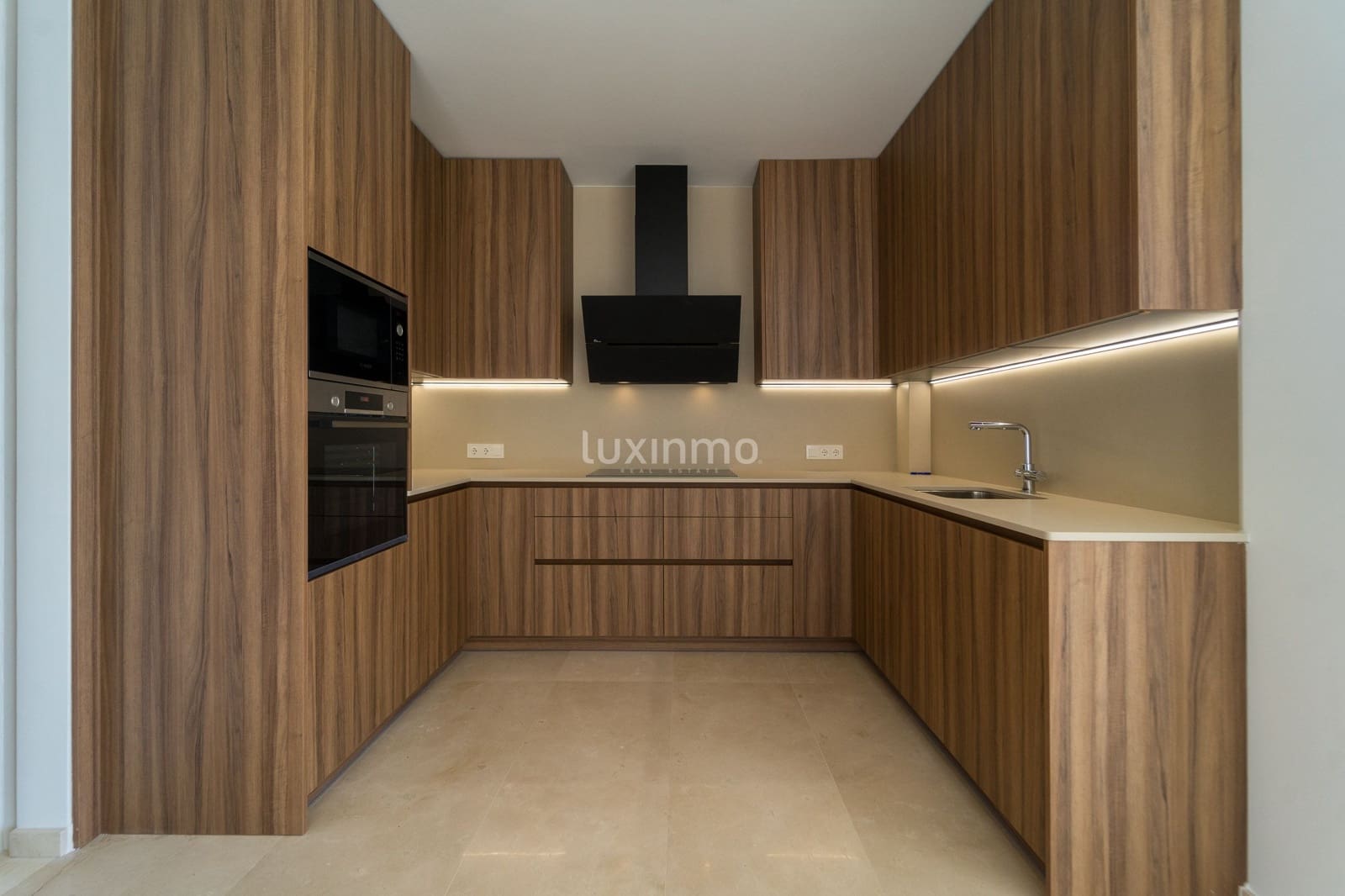 5 bedroom Villa for sale in Calpe / Calp with pool garage - € 3,900,000 (Ref: 8993442)