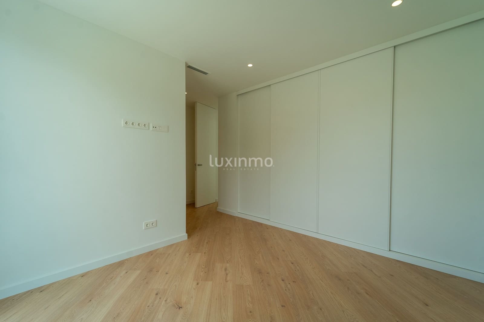 5 bedroom Villa for sale in Calpe / Calp with pool garage - € 3,900,000 (Ref: 8993442)