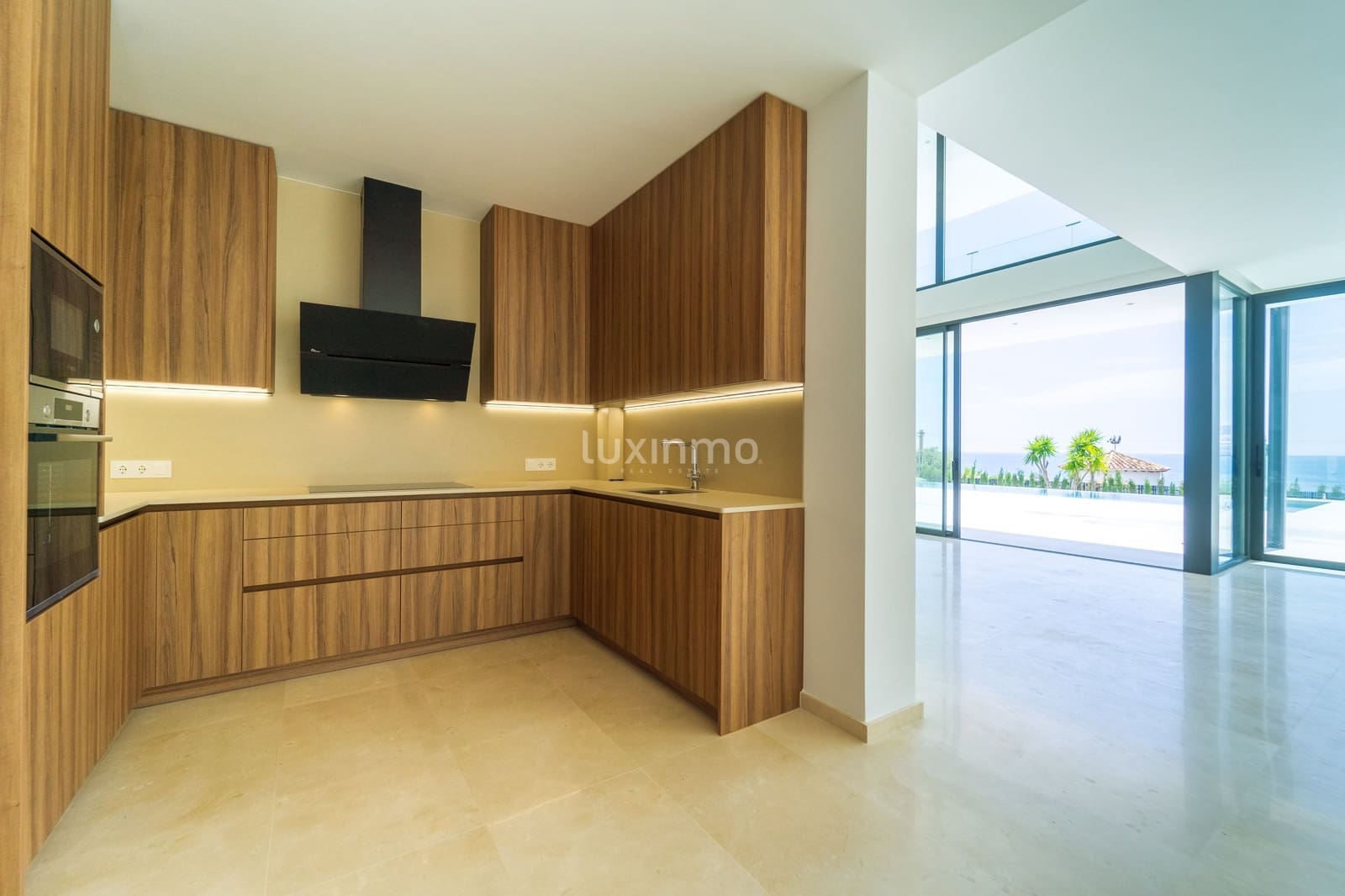 5 bedroom Villa for sale in Calpe / Calp with pool garage - € 3,900,000 (Ref: 8993442)