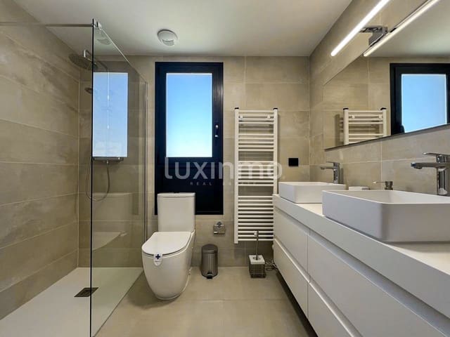 3 bedroom Apartment for rent in Calpe / Calp with pool garage - € 3,250 (Ref: 9002261)