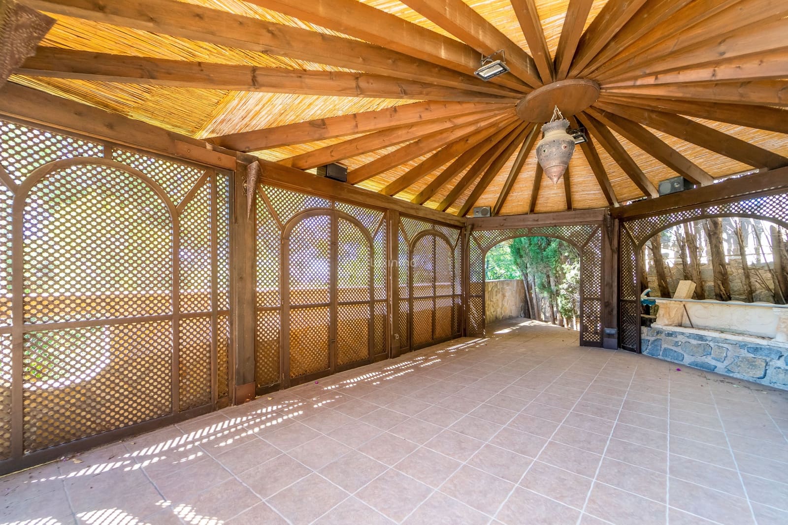 5 bedroom Villa for sale in Altea with pool garage - € 1,375,000 (Ref: 9006333)