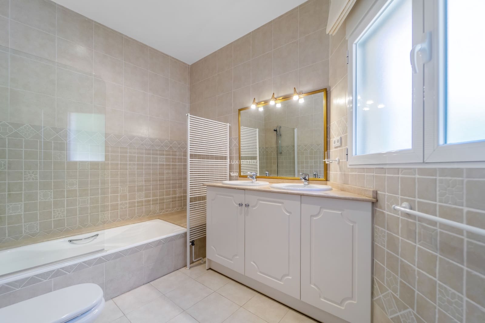 5 bedroom Villa for sale in Altea with pool garage - € 1,375,000 (Ref: 9006333)