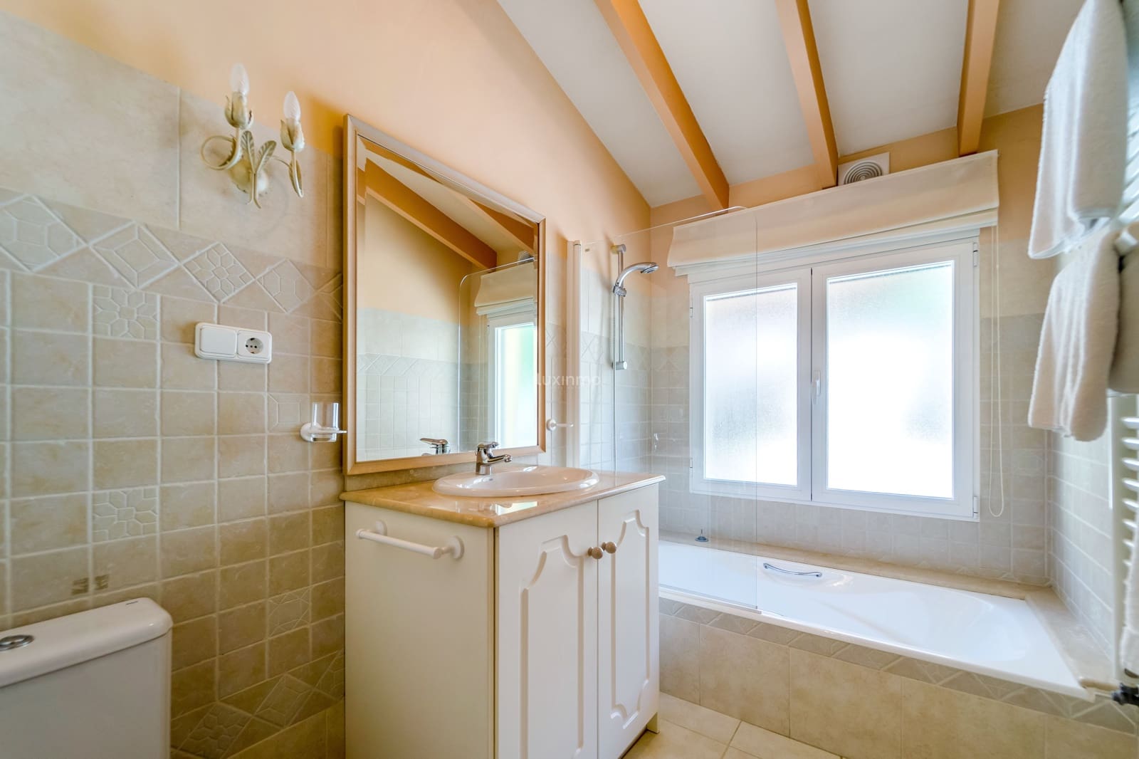 5 bedroom Villa for sale in Altea with pool garage - € 1,375,000 (Ref: 9006333)