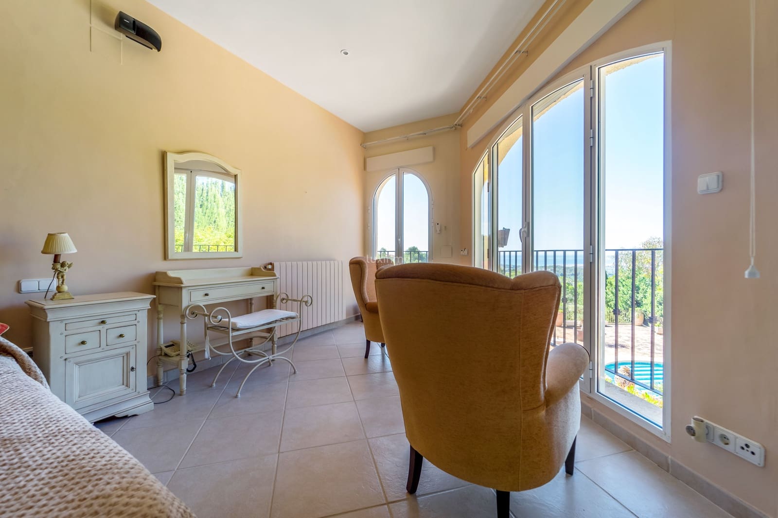 5 bedroom Villa for sale in Altea with pool garage - € 1,375,000 (Ref: 9006333)