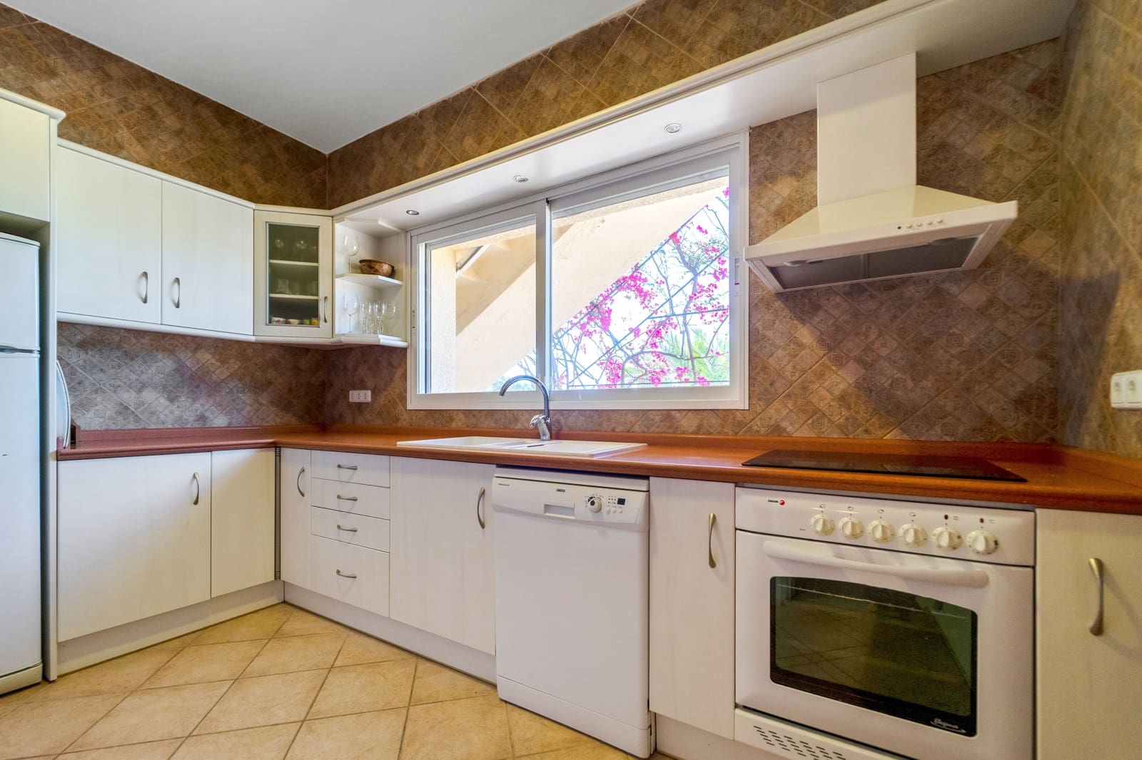 5 bedroom Villa for sale in Altea with pool garage - € 1,375,000 (Ref: 9006333)