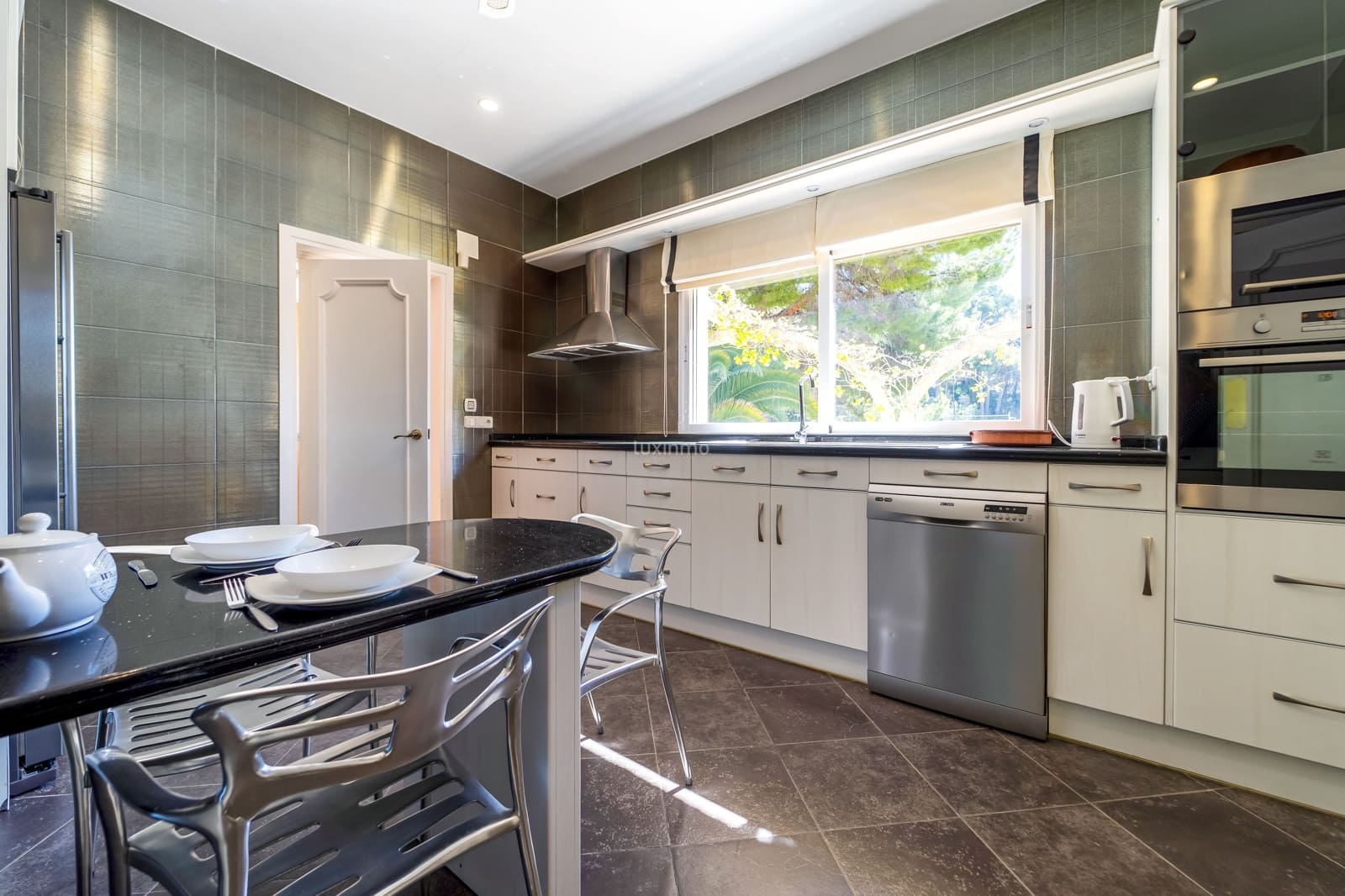 5 bedroom Villa for sale in Altea with pool garage - € 1,375,000 (Ref: 9006333)