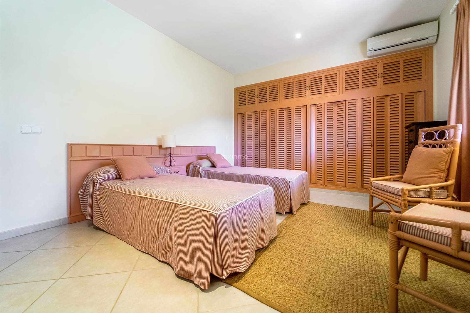 5 bedroom Villa for sale in Altea with pool garage - € 1,375,000 (Ref: 9006333)