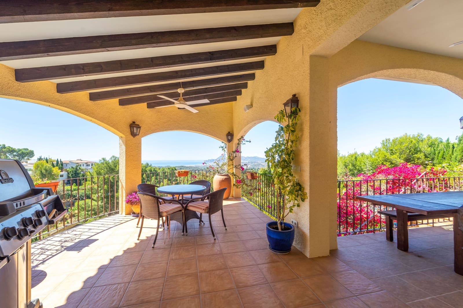 5 bedroom Villa for sale in Altea with pool garage - € 1,375,000 (Ref: 9006333)