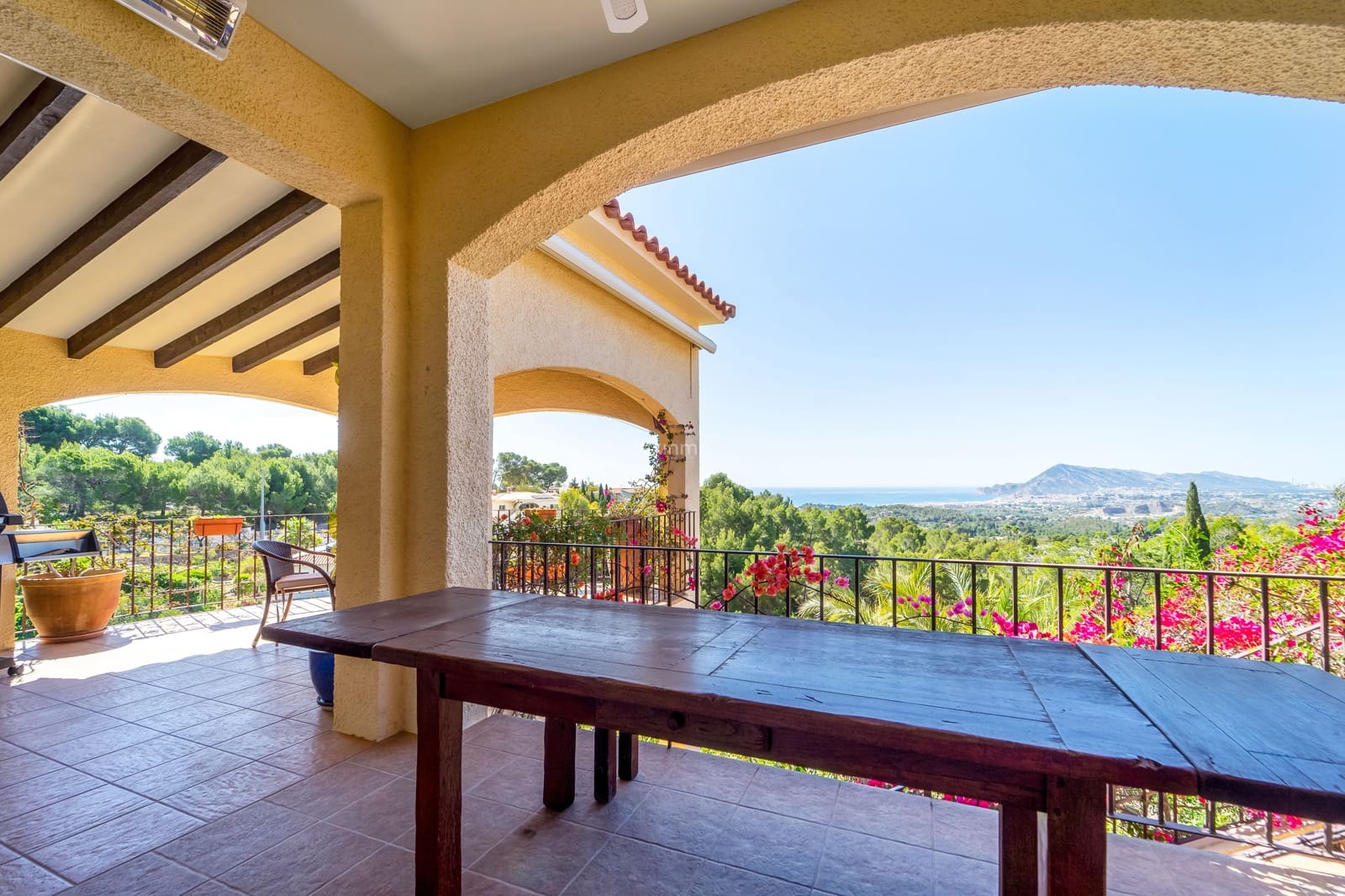 5 bedroom Villa for sale in Altea with pool garage - € 1,375,000 (Ref: 9006333)