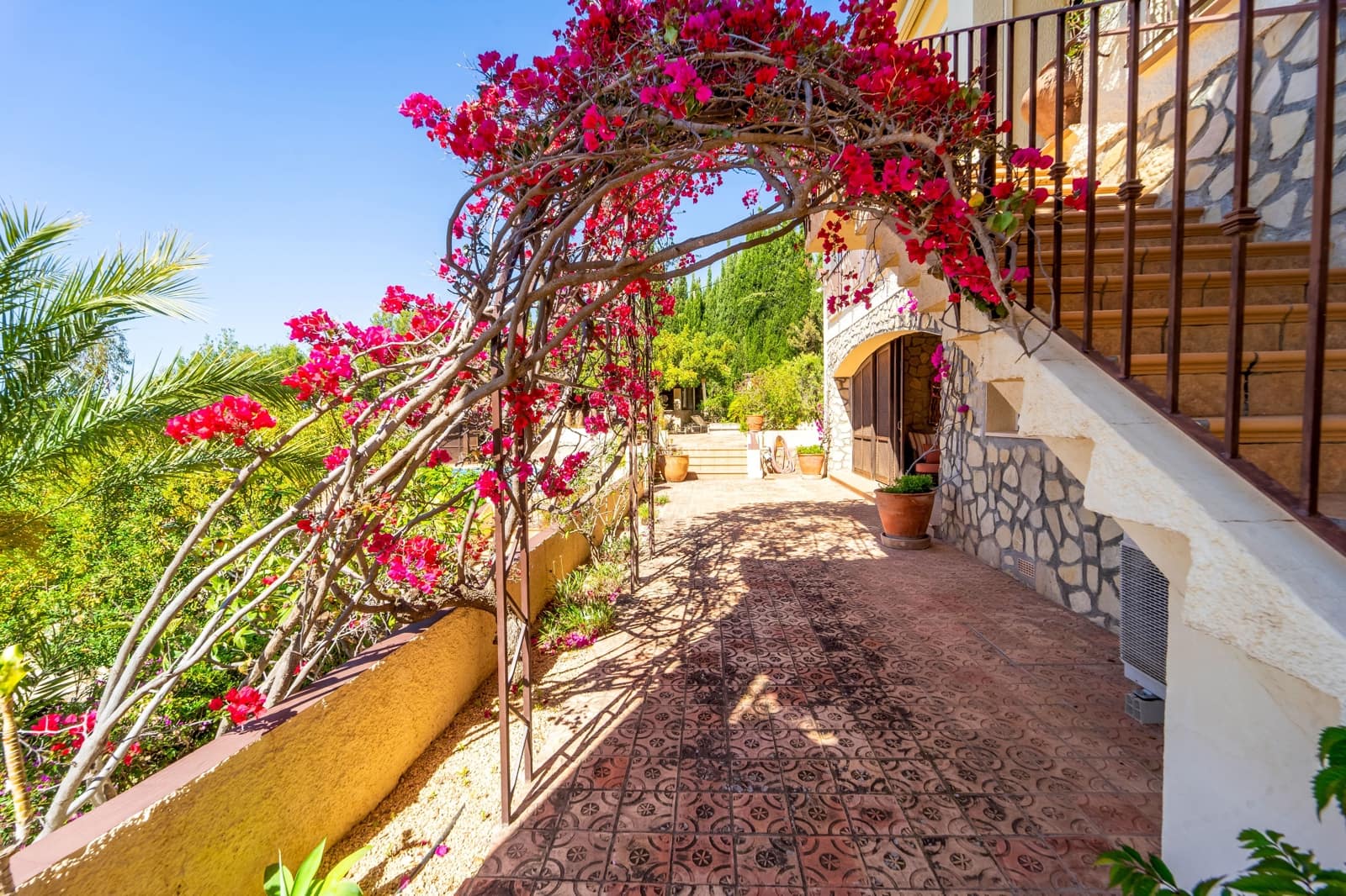 5 bedroom Villa for sale in Altea with pool garage - € 1,375,000 (Ref: 9006333)