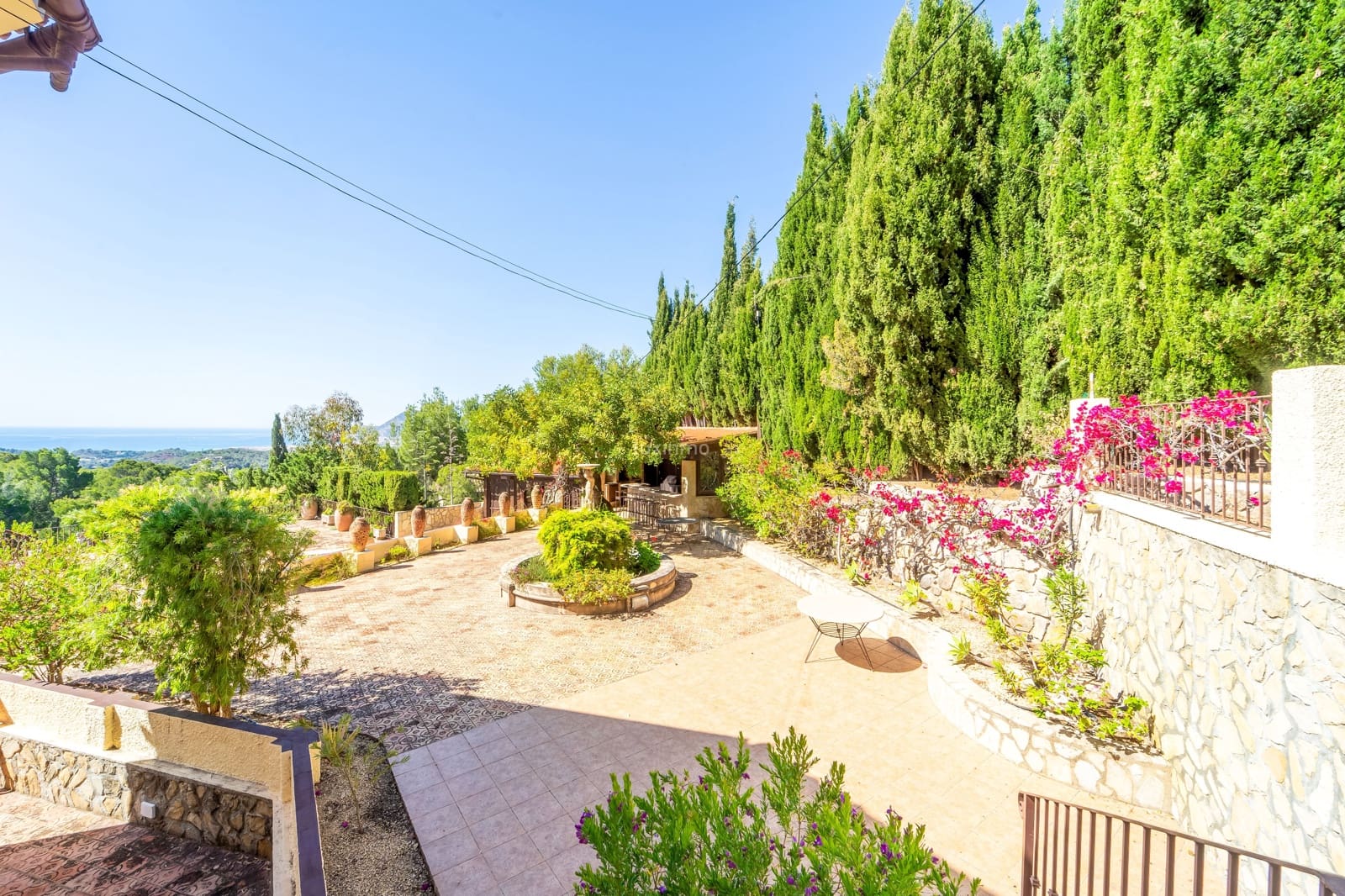 5 bedroom Villa for sale in Altea with pool garage - € 1,375,000 (Ref: 9006333)