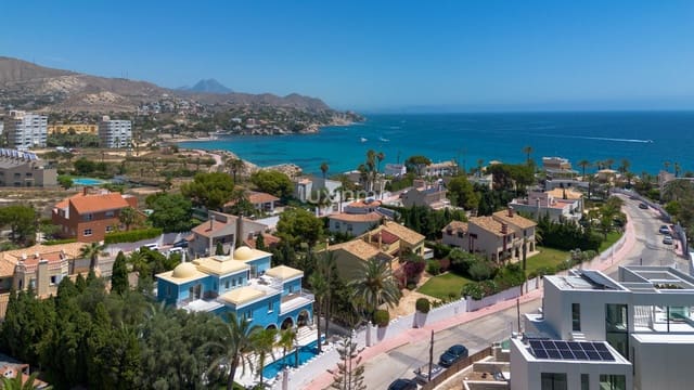 6 soverom Villa til salgs i El Campello med svømmebasseng garasje - € 1 995 000 (Ref: 9023603)