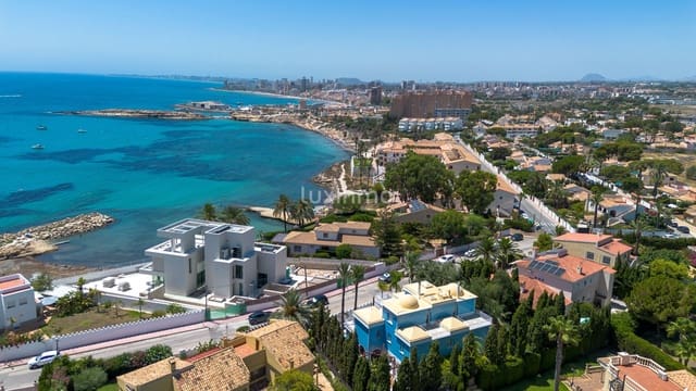 6 soverom Villa til salgs i El Campello med svømmebasseng garasje - € 1 995 000 (Ref: 9023603)