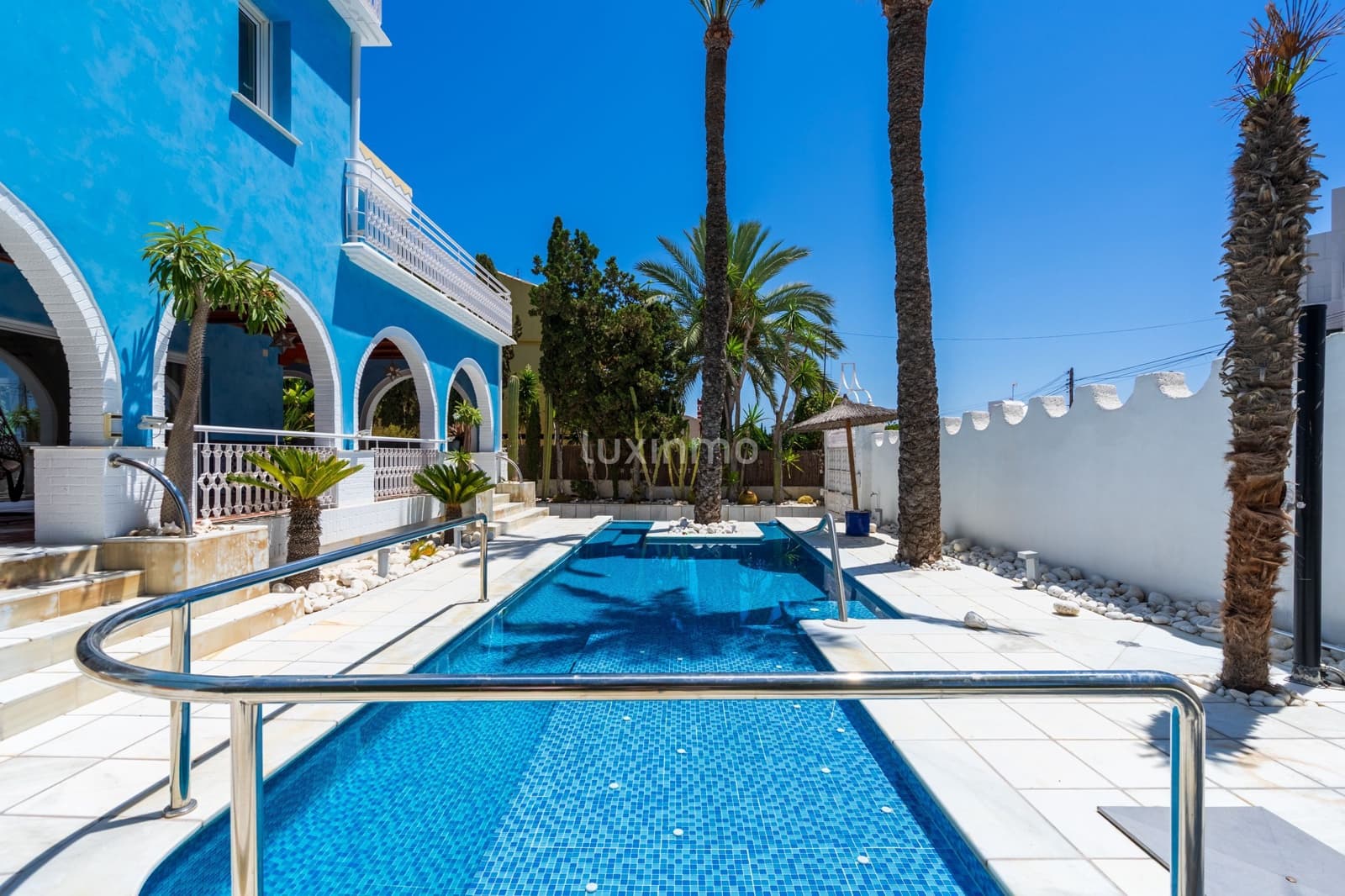 6 soverom Villa til salgs i El Campello med svømmebasseng garasje - € 1 995 000 (Ref: 9023603)