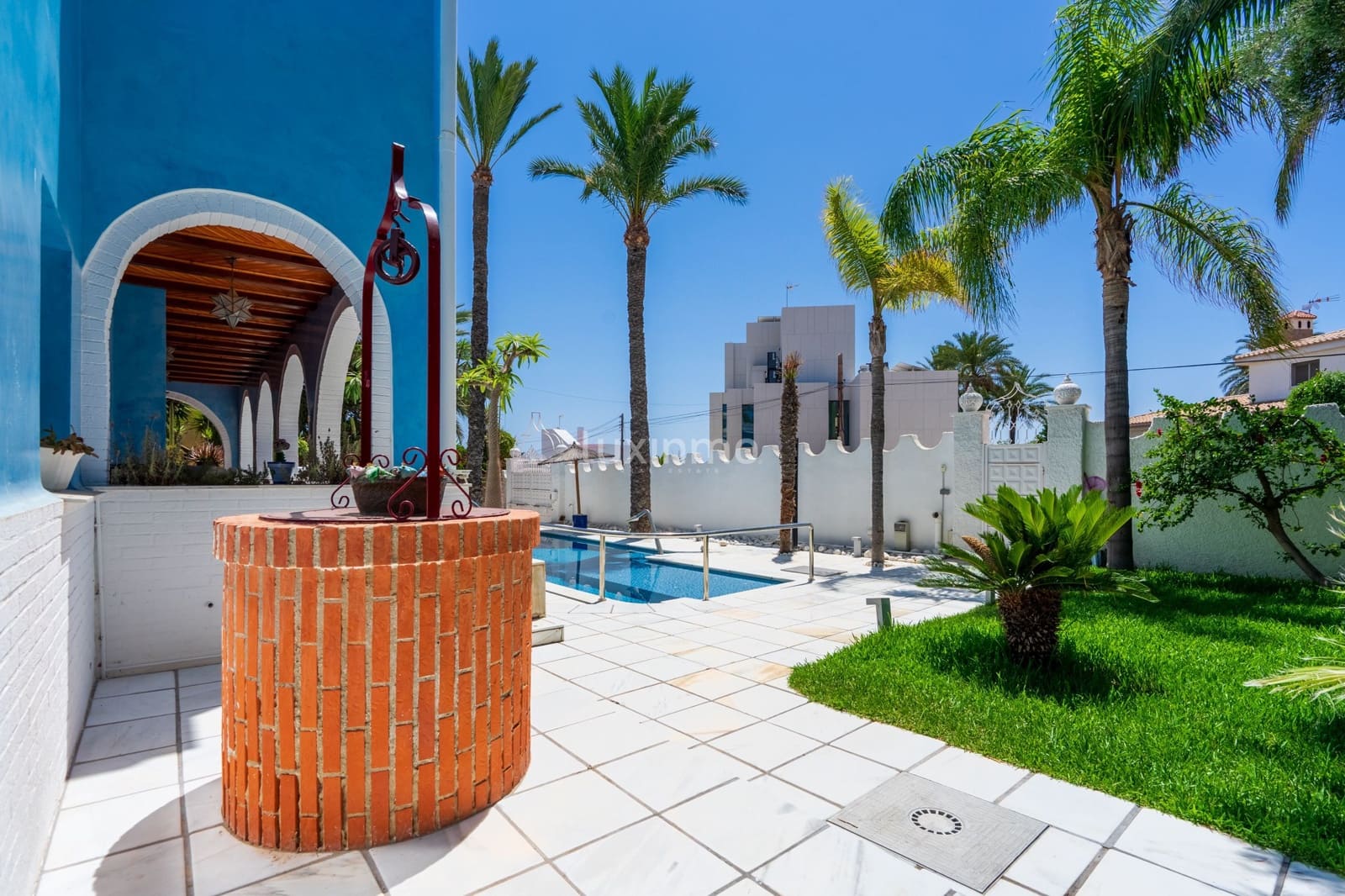 6 soverom Villa til salgs i El Campello med svømmebasseng garasje - € 1 995 000 (Ref: 9023603)