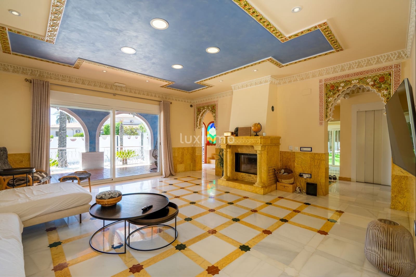 6 soverom Villa til salgs i El Campello med svømmebasseng garasje - € 1 995 000 (Ref: 9023603)