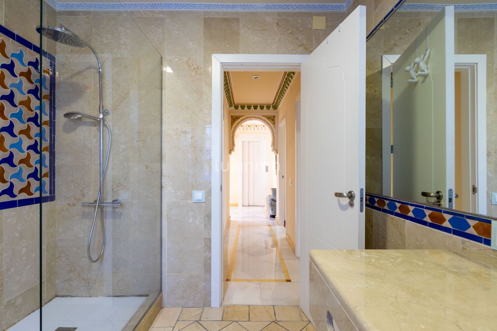 6 soverom Villa til salgs i El Campello med svømmebasseng garasje - € 1 995 000 (Ref: 9023603)