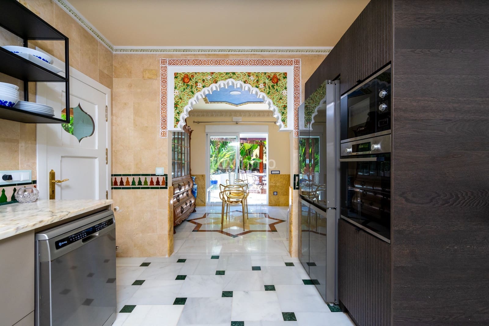 6 soverom Villa til salgs i El Campello med svømmebasseng garasje - € 1 995 000 (Ref: 9023603)