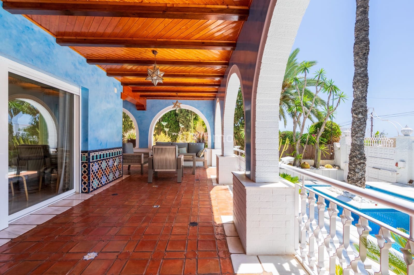 6 soverom Villa til salgs i El Campello med svømmebasseng garasje - € 1 995 000 (Ref: 9023603)