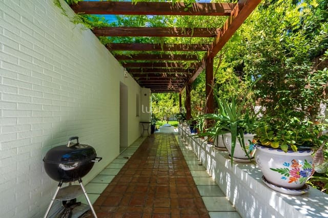 6 soverom Villa til salgs i El Campello med svømmebasseng garasje - € 1 995 000 (Ref: 9023603)