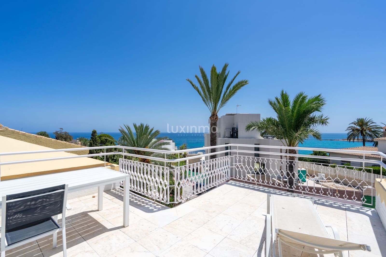 6 soverom Villa til salgs i El Campello med svømmebasseng garasje - € 1 995 000 (Ref: 9023603)