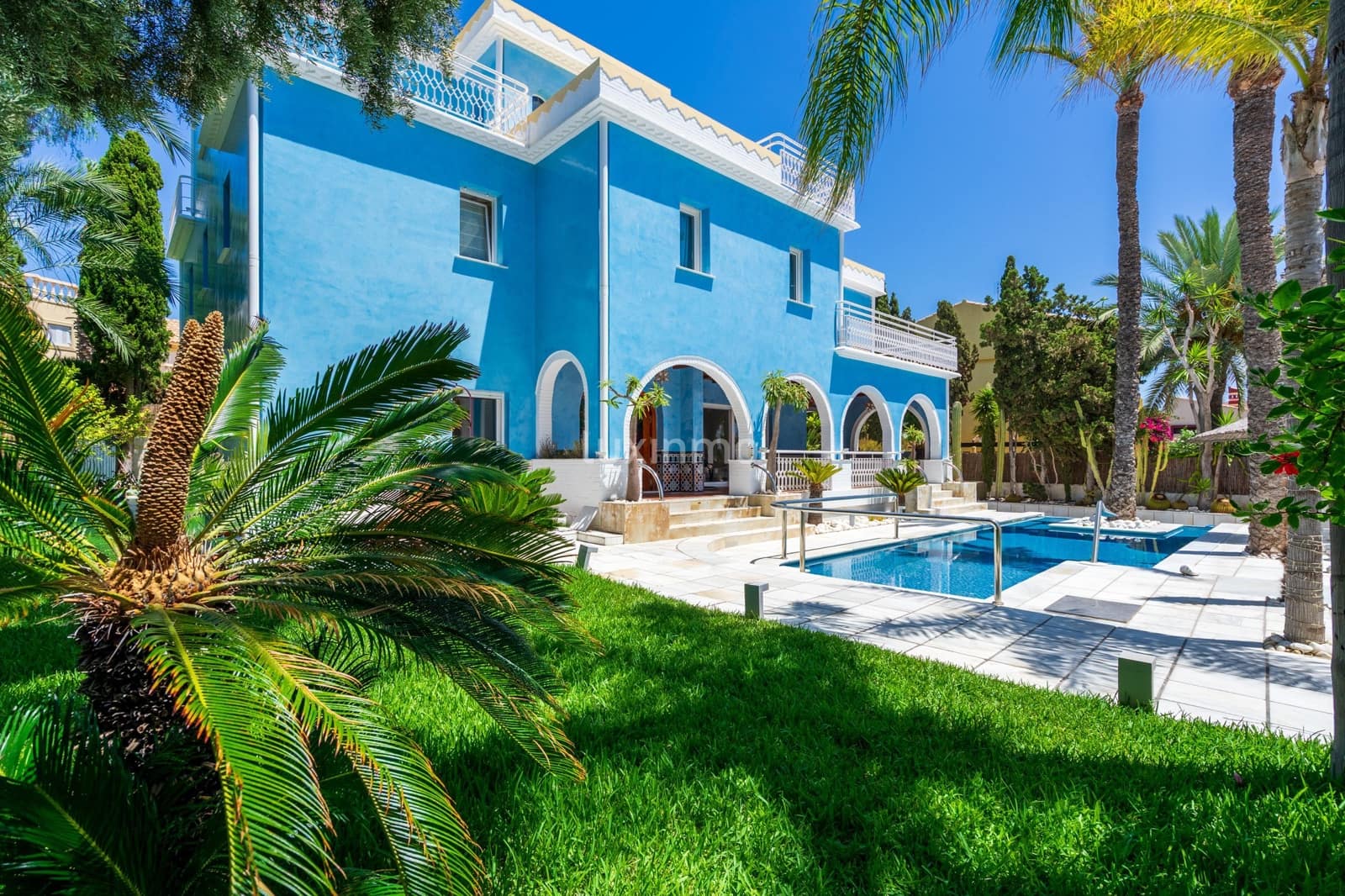 6 soverom Villa til salgs i El Campello med svømmebasseng garasje - € 1 995 000 (Ref: 9023603)