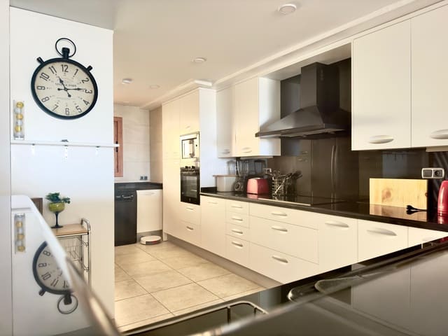 2 bedroom Flat for rent in Altea with pool - € 2,700 (Ref: 9028719)