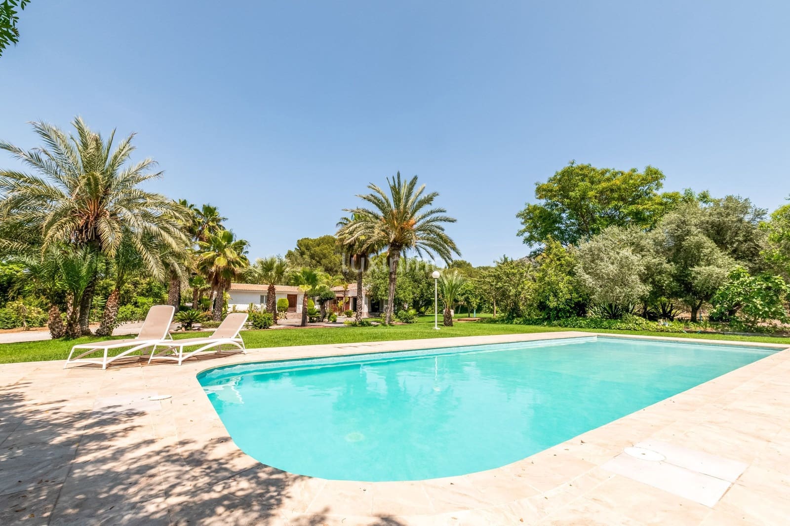 Villa/Maison de 4 chambres à louer à Benidorm avec piscine garage - 3 950 € (Ref: 9040351)