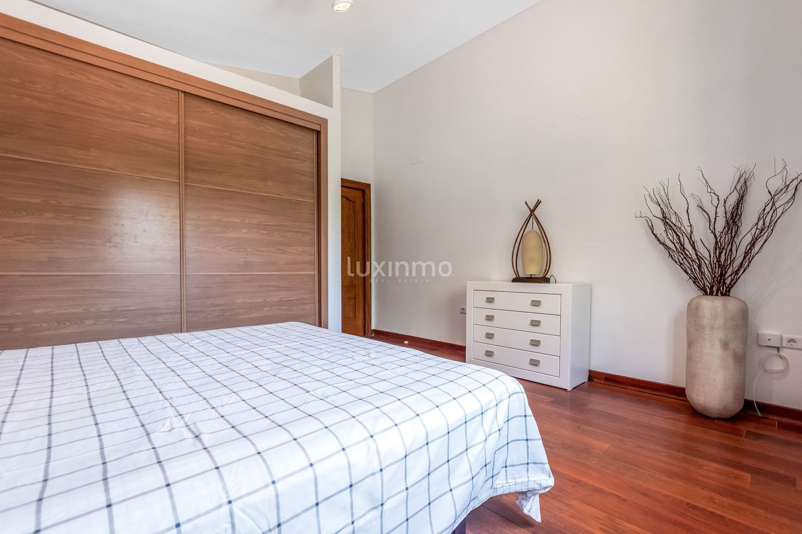 Villa/Maison de 4 chambres à louer à Benidorm avec piscine garage - 3 950 € (Ref: 9040351)