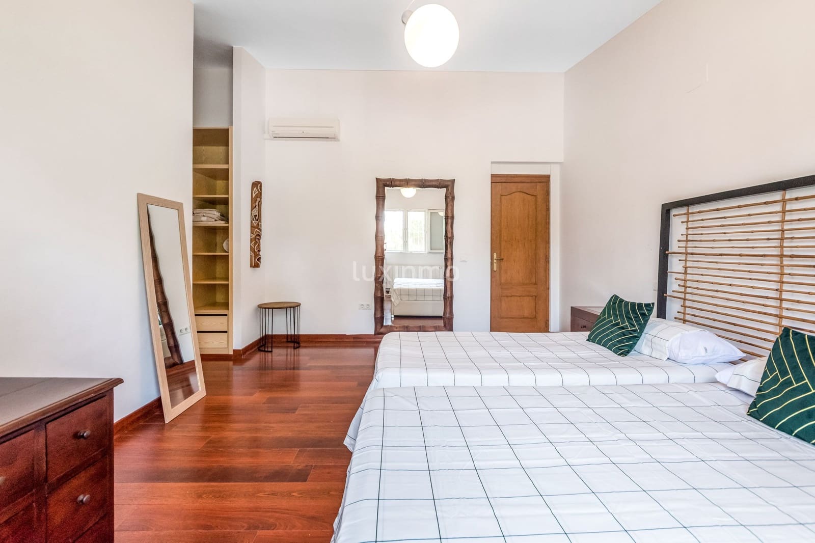 Villa/Maison de 4 chambres à louer à Benidorm avec piscine garage - 3 950 € (Ref: 9040351)