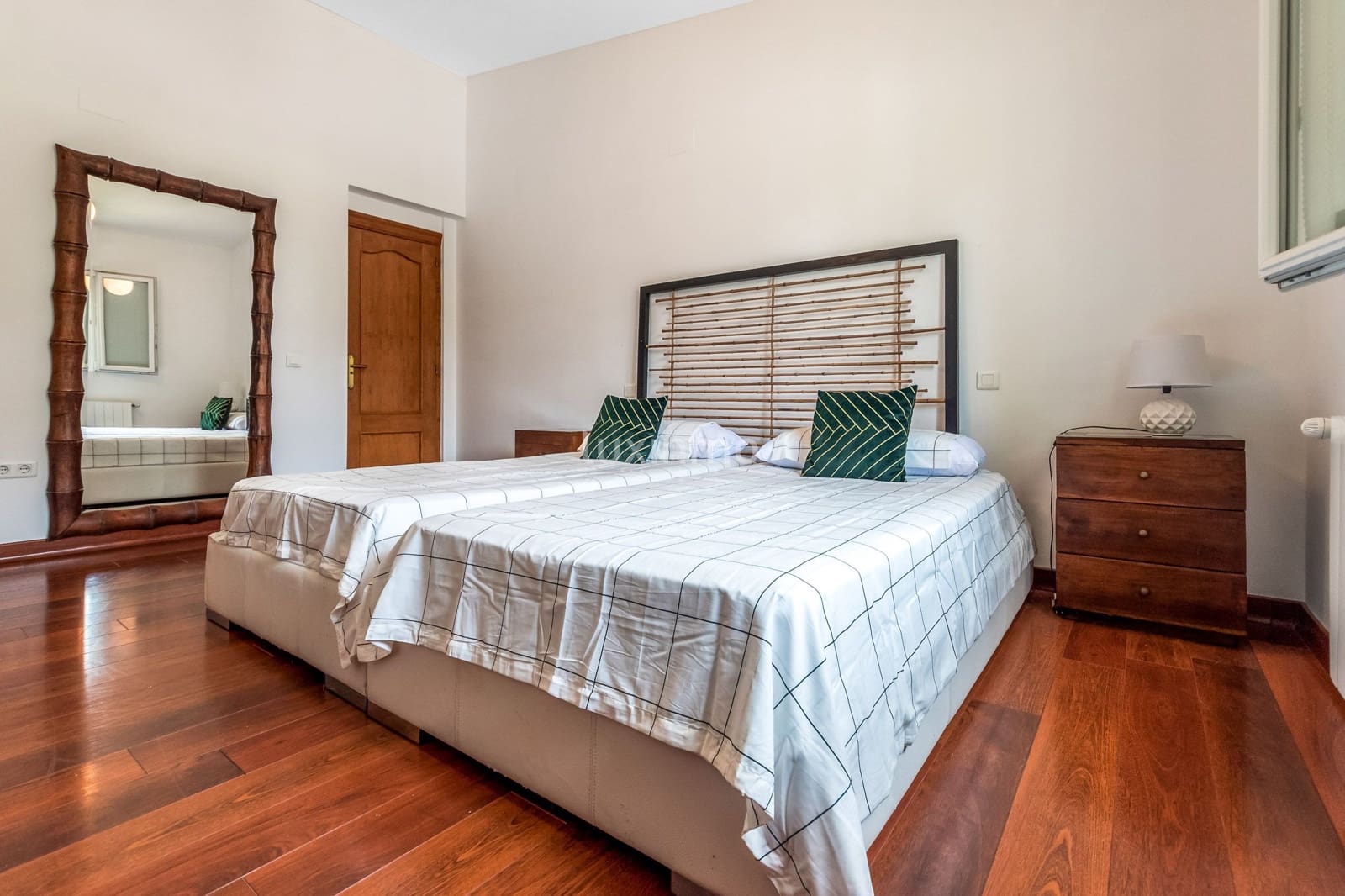 Villa/Maison de 4 chambres à louer à Benidorm avec piscine garage - 3 950 € (Ref: 9040351)