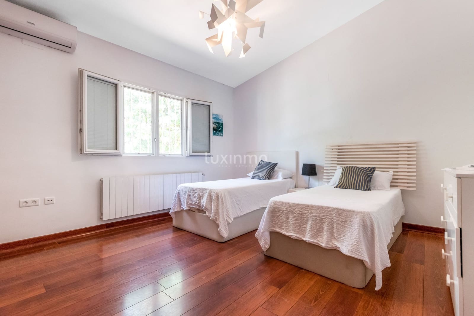 Villa/Maison de 4 chambres à louer à Benidorm avec piscine garage - 3 950 € (Ref: 9040351)