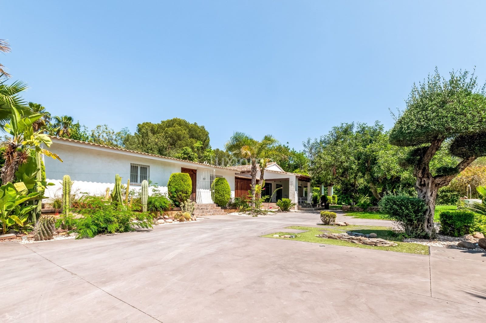 Villa/Maison de 4 chambres à louer à Benidorm avec piscine garage - 3 950 € (Ref: 9040351)