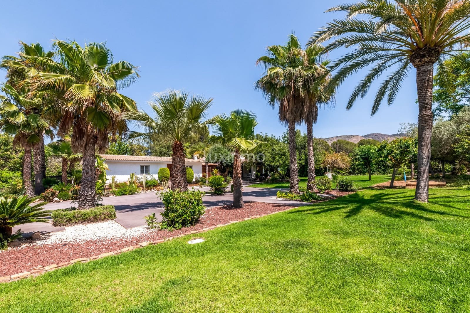 Villa/Maison de 4 chambres à louer à Benidorm avec piscine garage - 3 950 € (Ref: 9040351)