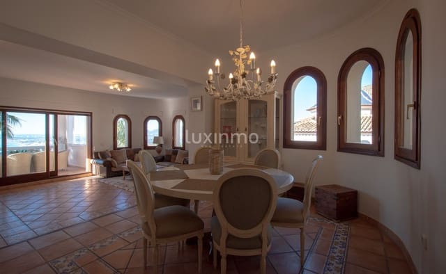 Villa/Maison de 4 chambres à louer à Altea avec piscine garage - 4 000 € (Ref: 9058263)