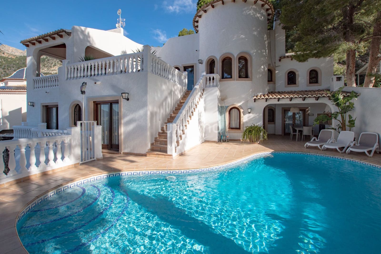 4 bedroom Villa for rent in Altea with pool garage - € 4,000 (Ref: 9058263)