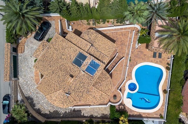 7 soverom Villa til salgs i Calpe / Calp med svømmebasseng garasje - € 1 150 000 (Ref: 9074569)