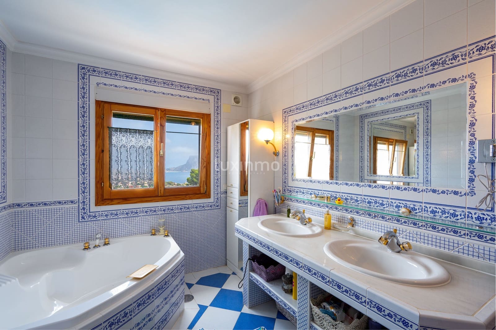 7 soverom Villa til salgs i Calpe / Calp med svømmebasseng garasje - € 1 150 000 (Ref: 9074569)